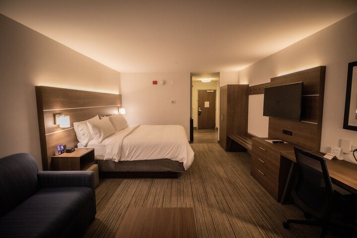 Room 13 of 44