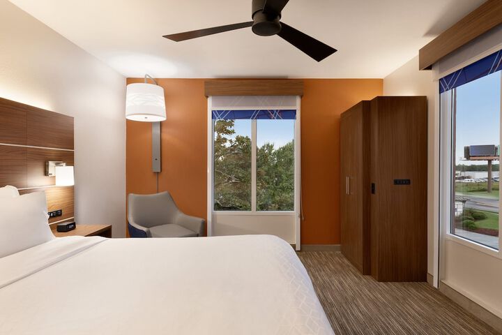Room 26 of 65