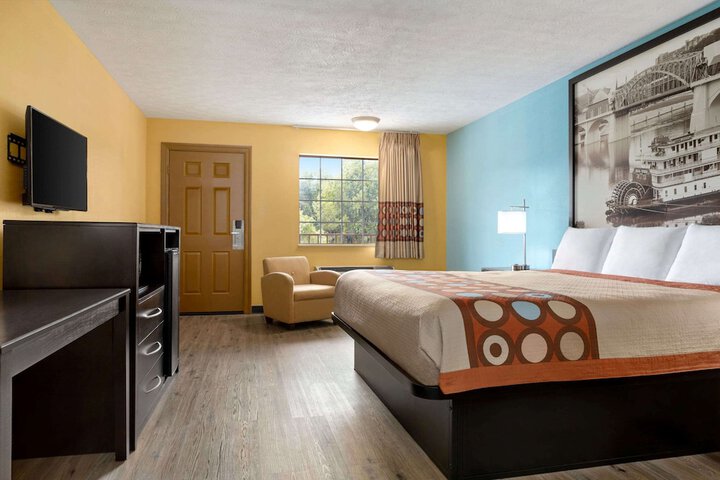 Room 27 of 37