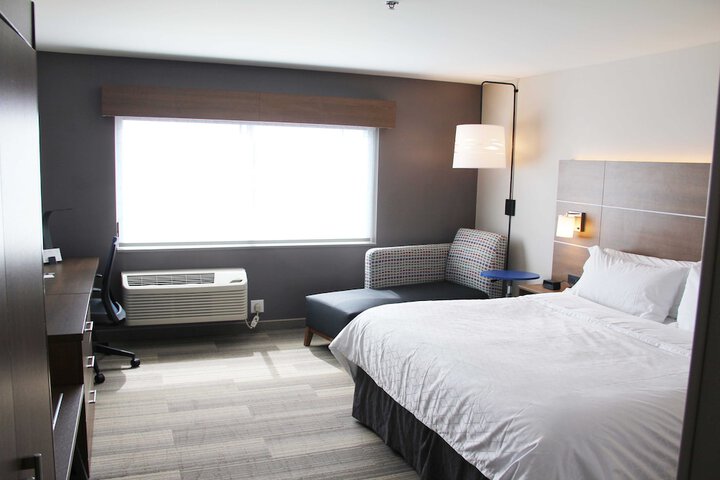 Holiday Inn Express & Suites Eau Claire West I-94 by IHG