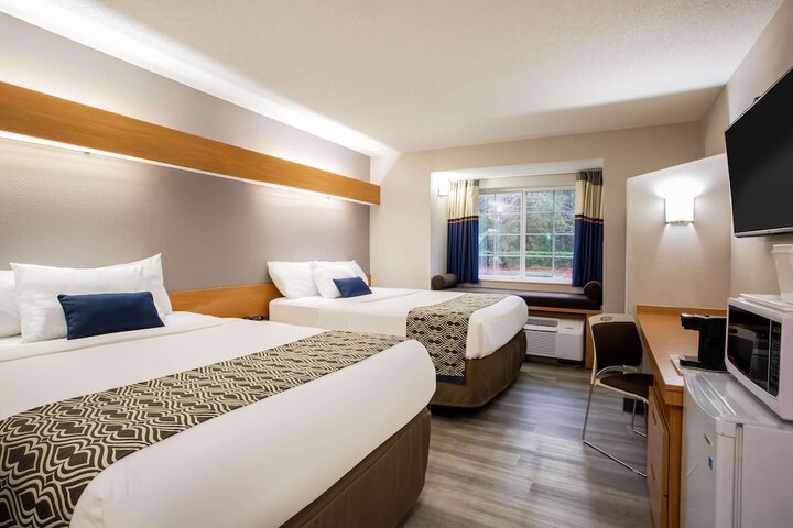 Microtel Inn & Suites by Wyndham Southern Pines / Pinehurst