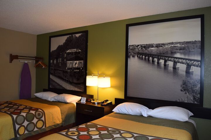 Room 13 of 32