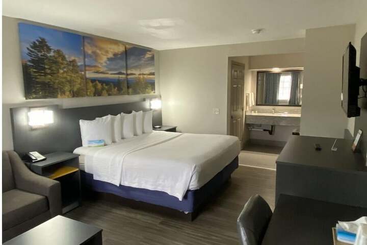 Room 11 of 16