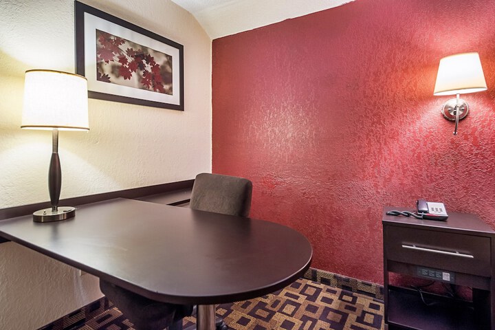 Room 20 of 28