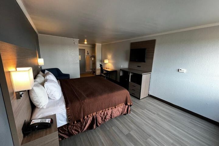 Room 7 of 11