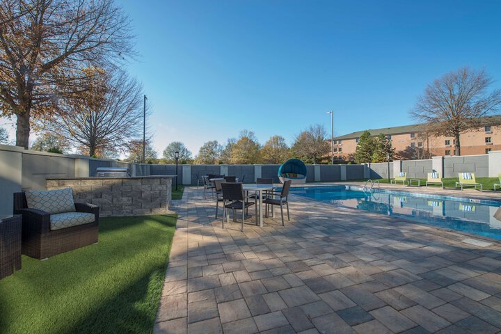 DoubleTree by Hilton Winston Salem - University