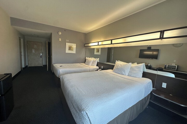Microtel Inn & Suites by Wyndham Quincy Downtown / River Area
