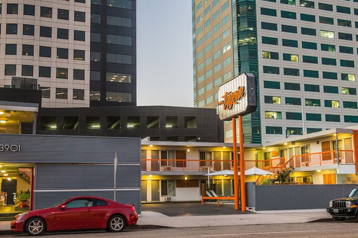 The Tangerine - a Burbank Hotel