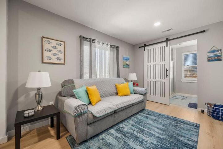 Lakeside Bliss 2BR 1BA with All Modern Comforts