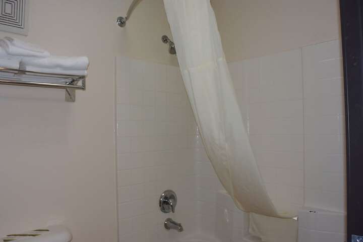 Travelodge Suites by Wyndham Newberg