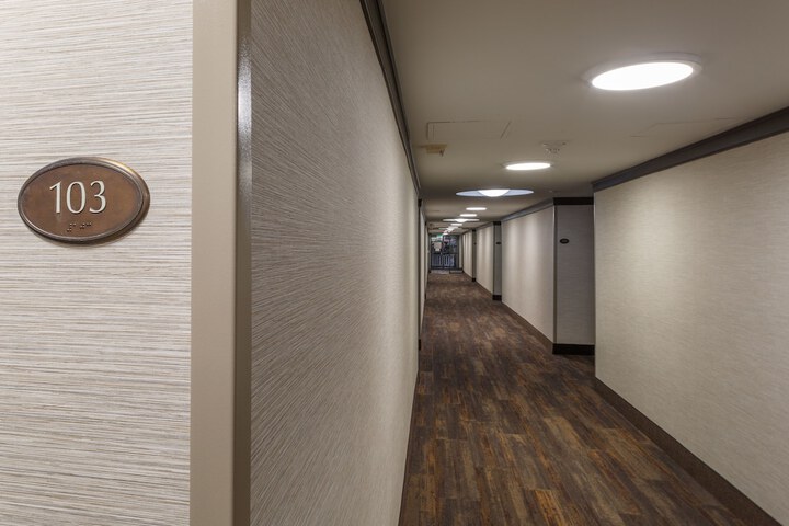Ballroom/Hall 34 of 39