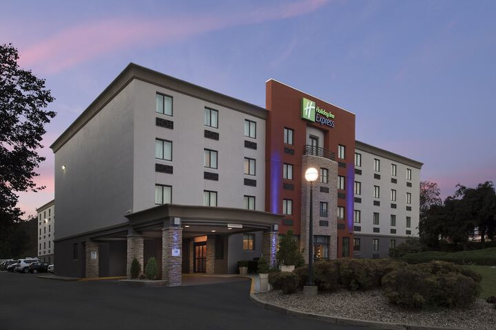 Hotel 2 of 33