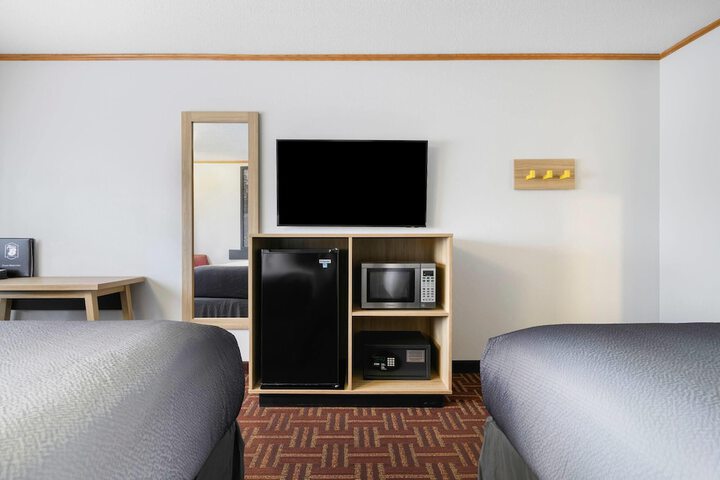 Super 8 by Wyndham Eveleth