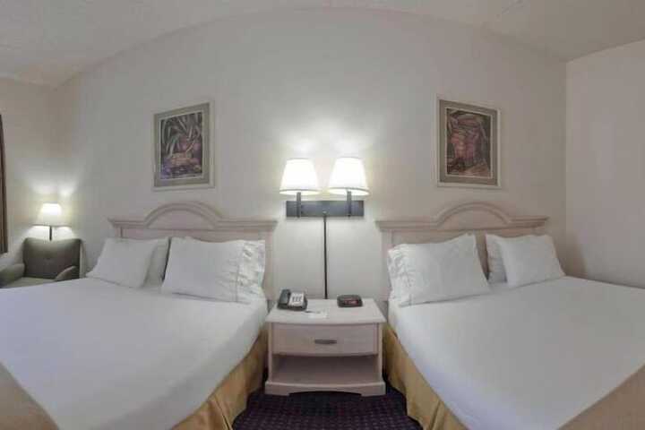Holiday Inn Express Suites Plant City by IHG