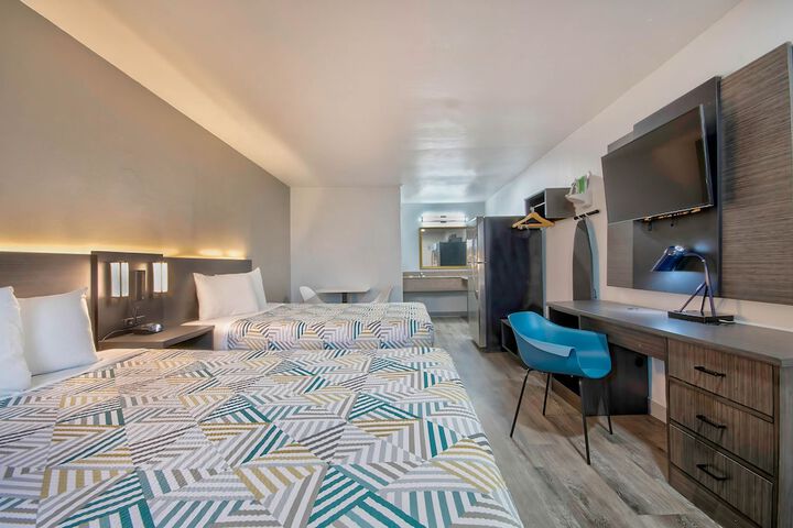 Room 10 of 25