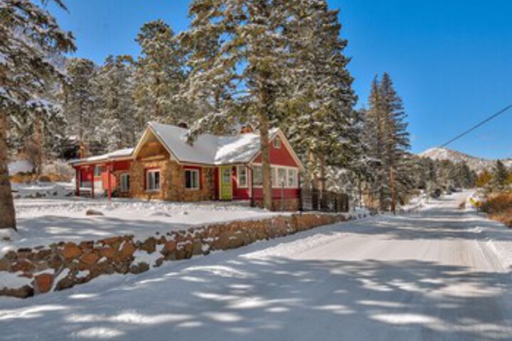 The Chipita Park Cabin