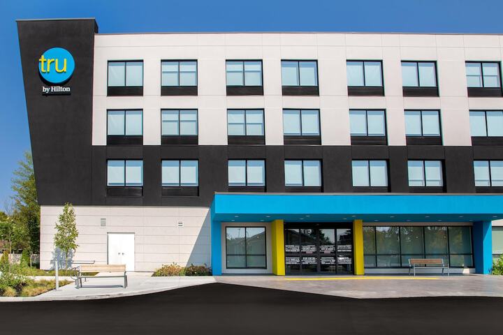 Tru by Hilton Gananoque On