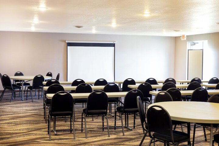 Cobblestone Inn & Suites – Big Lake
