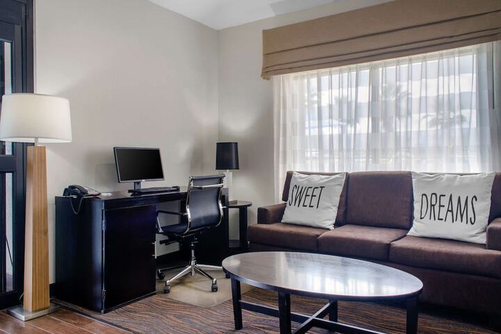 Business Center 41 of 41