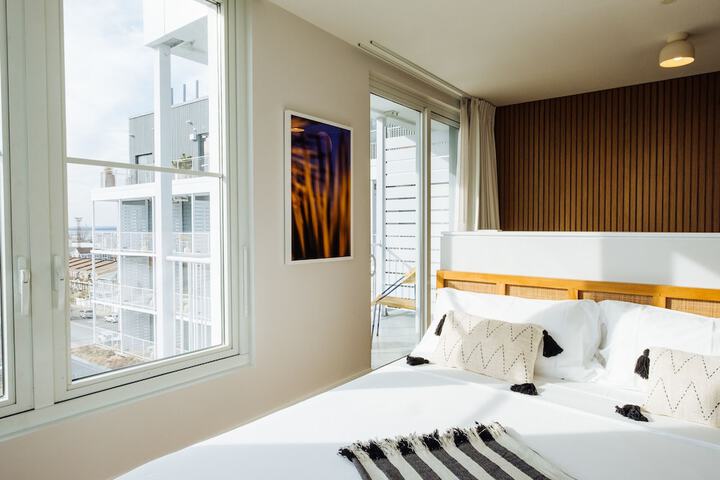 Room 32 of 48
