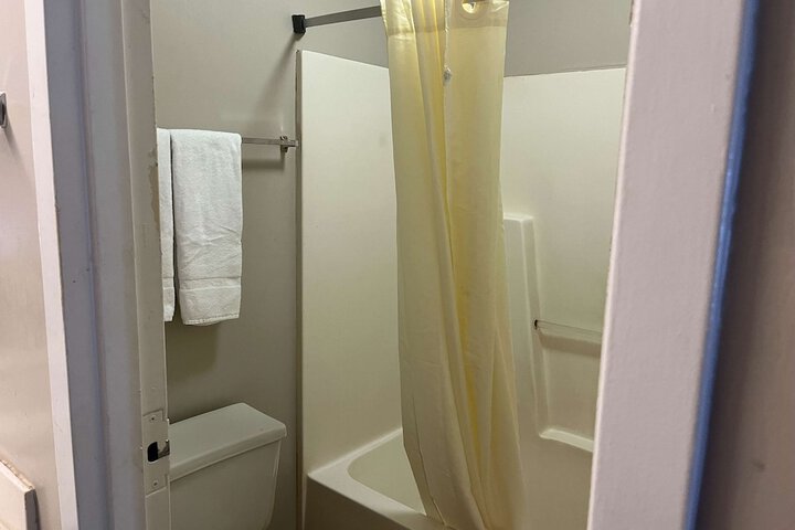 Room 8 of 28