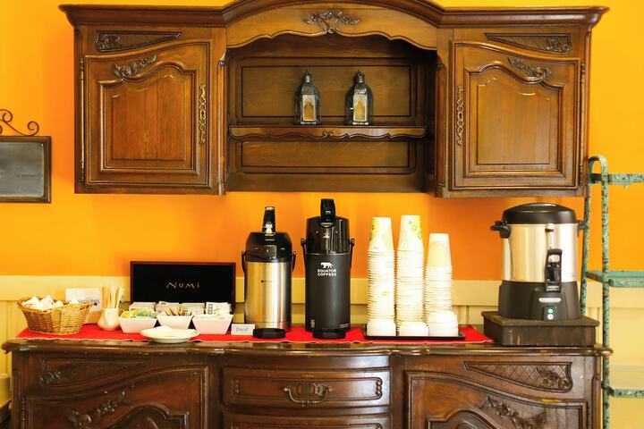 Breakfast/Coffee Service 25 of 31