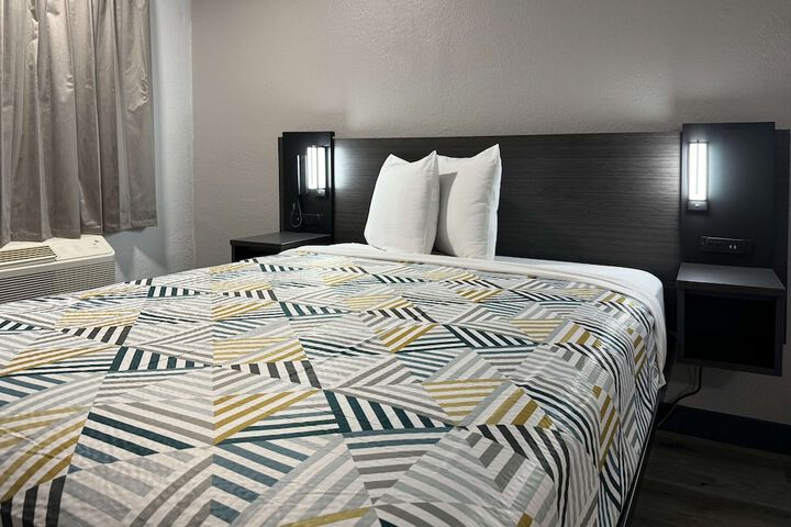 Room 13 of 34