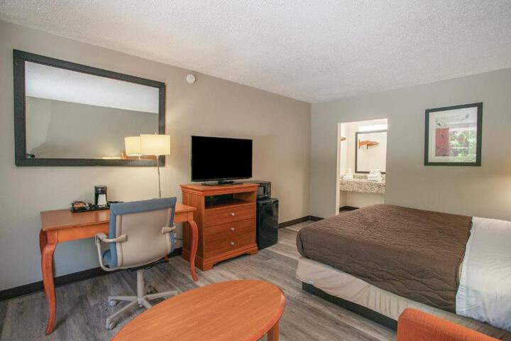 OYO hotel Greensboro east I 40