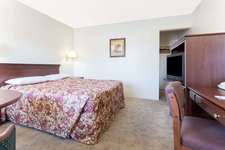 Room 15 of 26