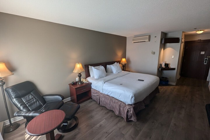 Room 10 of 41