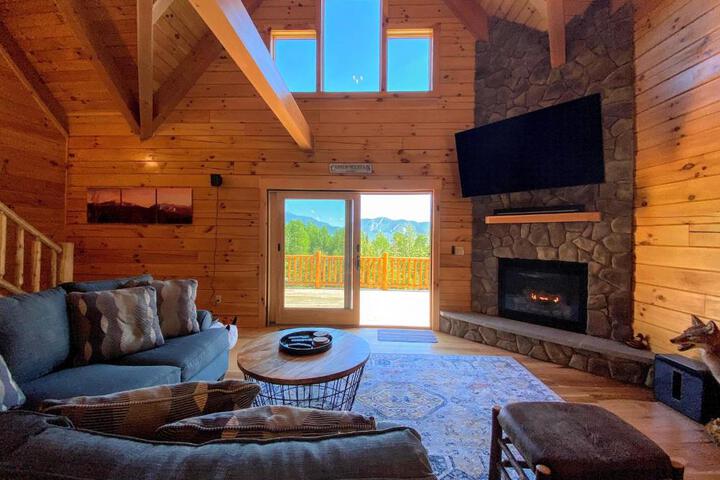 UV Log home with direct Cannon Mountain views Minutes to attractions Fireplace Pool Table AC