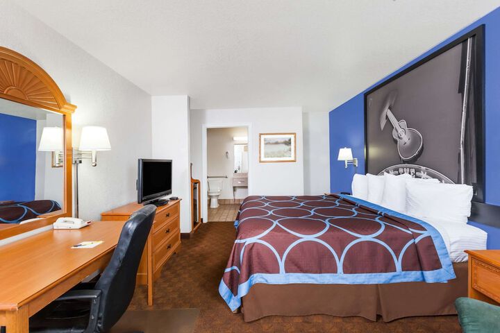 Room 7 of 19
