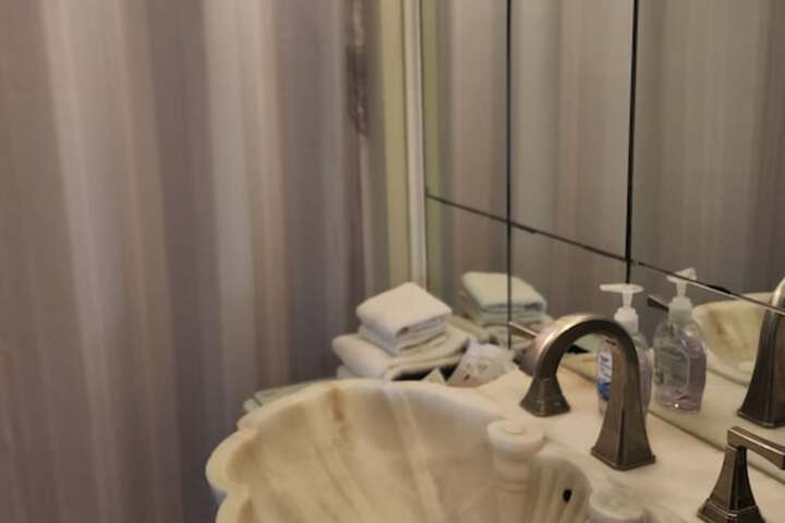 Room 44 of 208