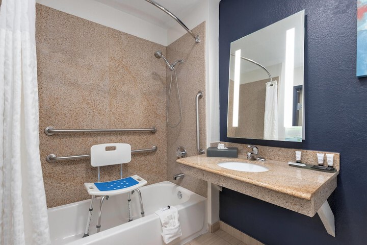 La Quinta Inn & Suites by Wyndham Paris