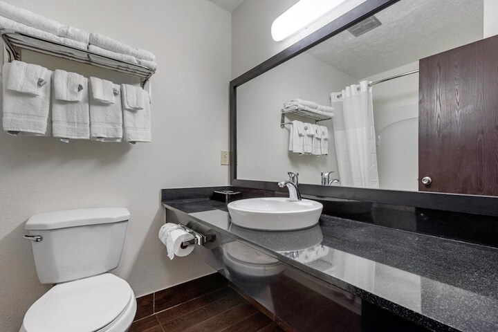 Quality Inn Coraopolis - Pittsburgh Airport