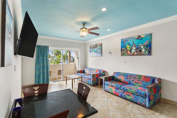 Bay Palms Waterfront Resort - Hotel and Marina