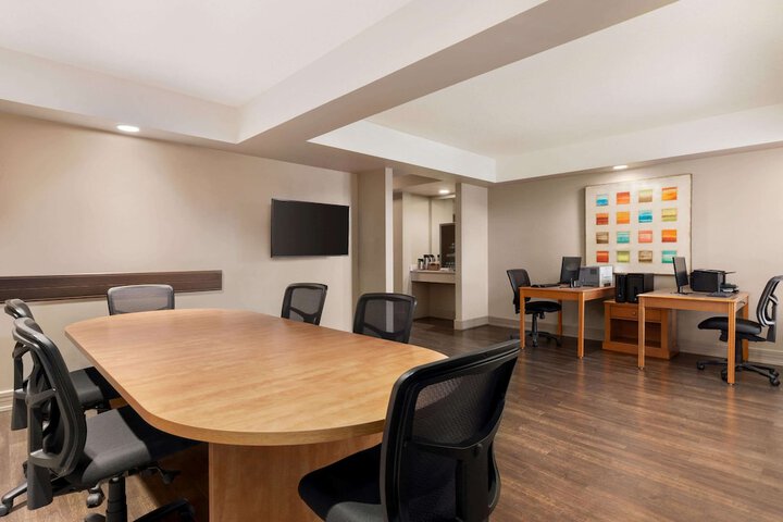 Business Center 66 of 67