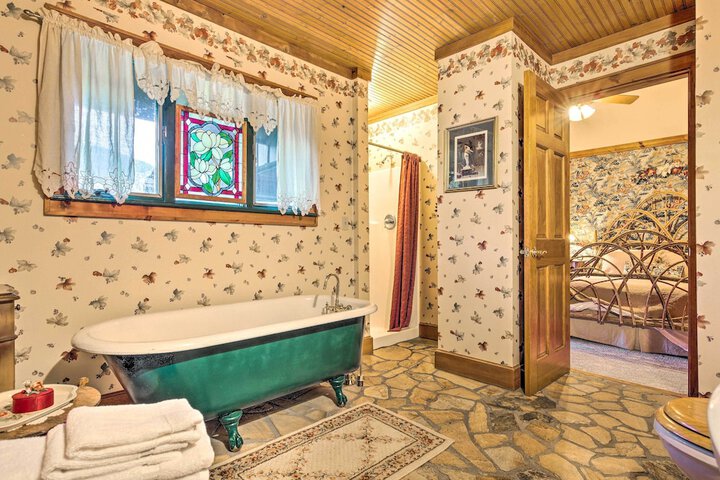 River Access + Mtn Views: Cullowhee Lodge!