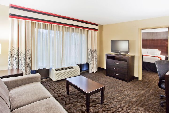 Room 15 of 33