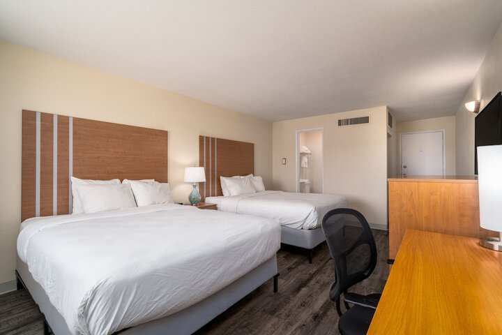 Room 6 of 17
