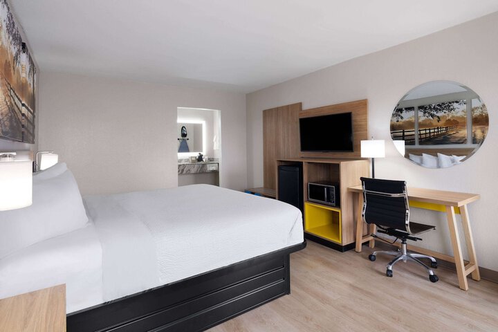 Room 10 of 29