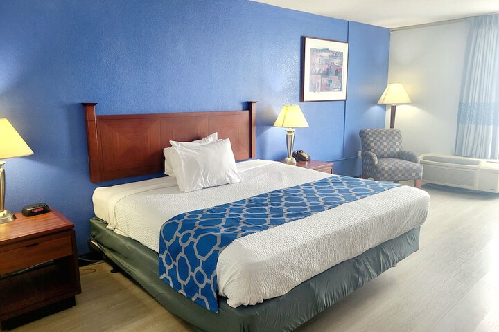 Room 33 of 40