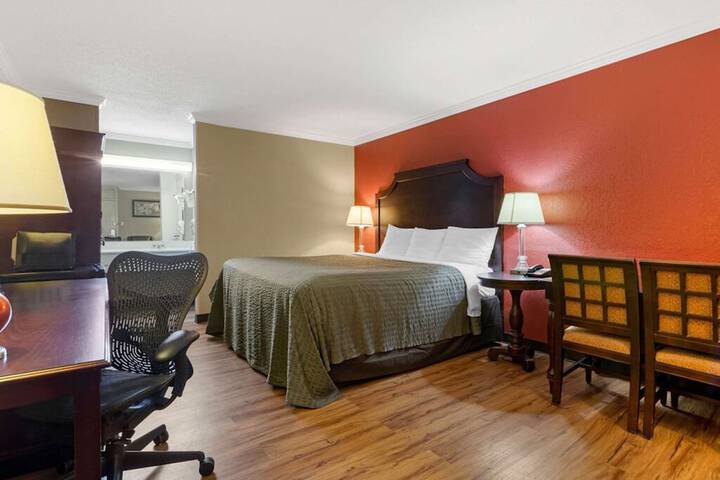 Room 30 of 47
