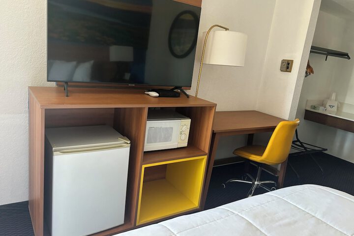Room 21 of 32