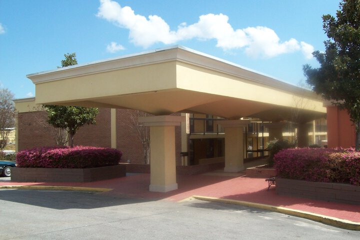 Quality Inn & Suites Conference Center Statesboro Historic District