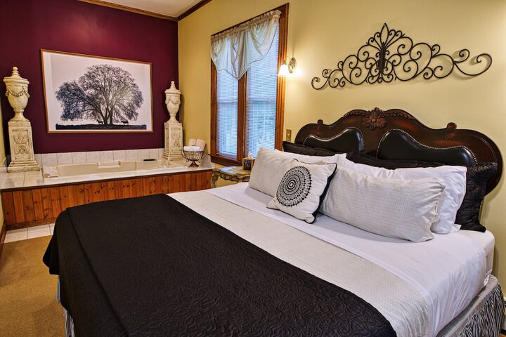 Rockwell Falls Inn and Wine Bar
