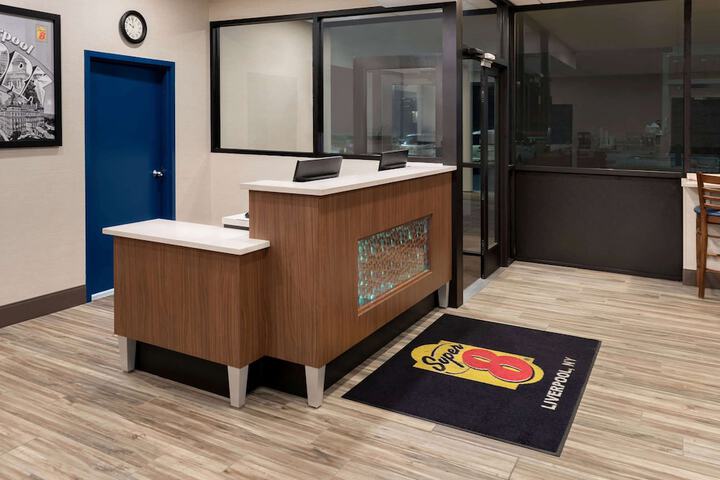 Super 8 by Wyndham Liverpool / Syracuse North Airport