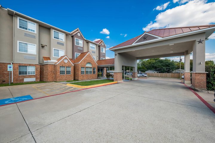 Quality Inn & Suites North Mesquite I-30