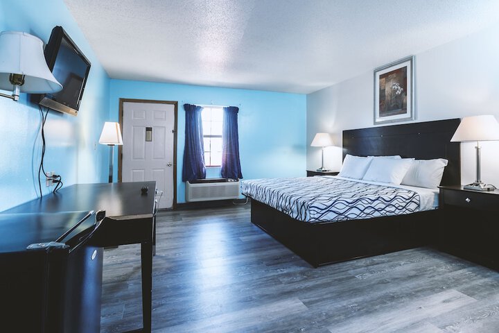 Room 4 of 7