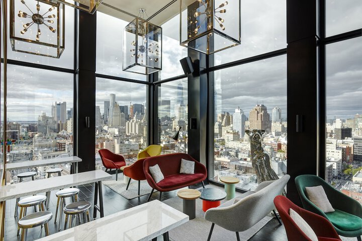 Lounge 47 of 64